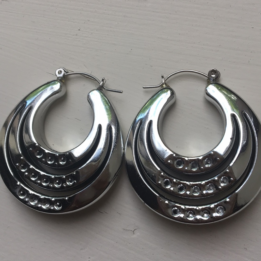 Earings - Picture 2 of 3